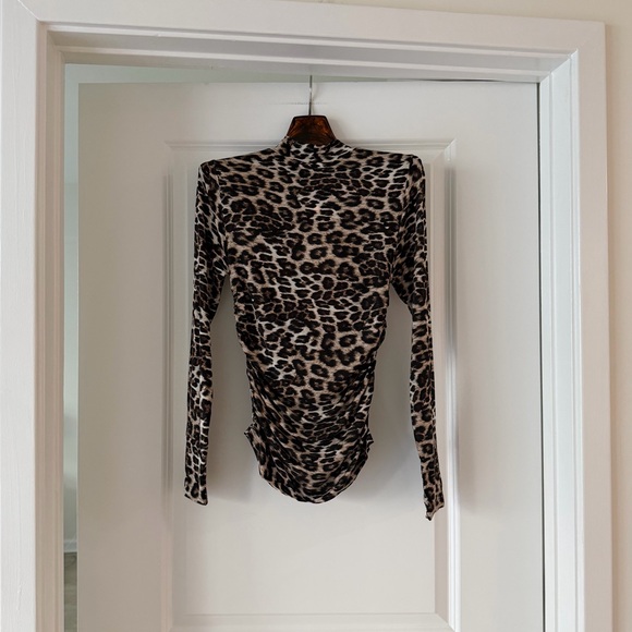 Farm Rio Leopard Print Natural Skin Jersey Blouse - Picture 7 of 7
